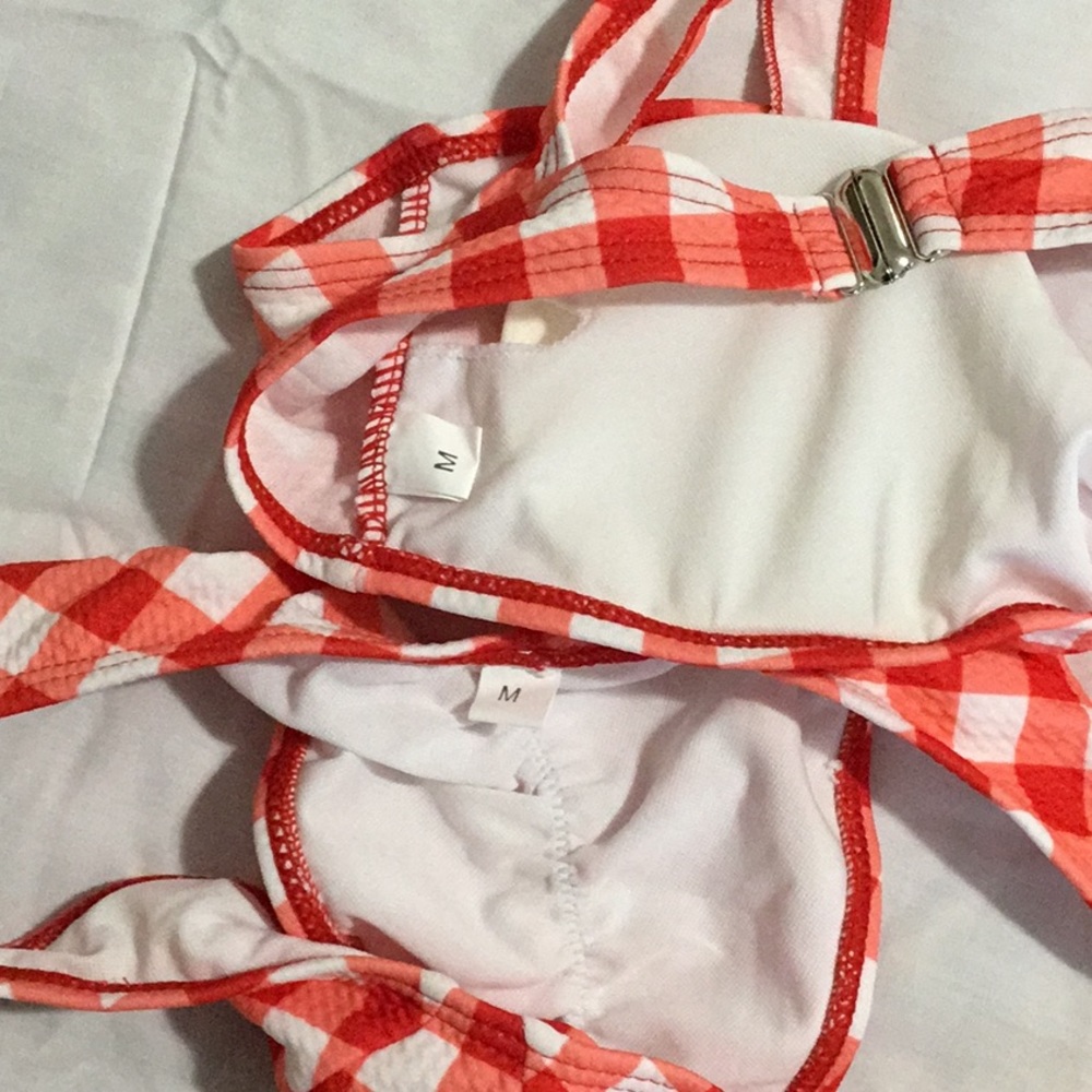 Bikini - Picture 2 of 2